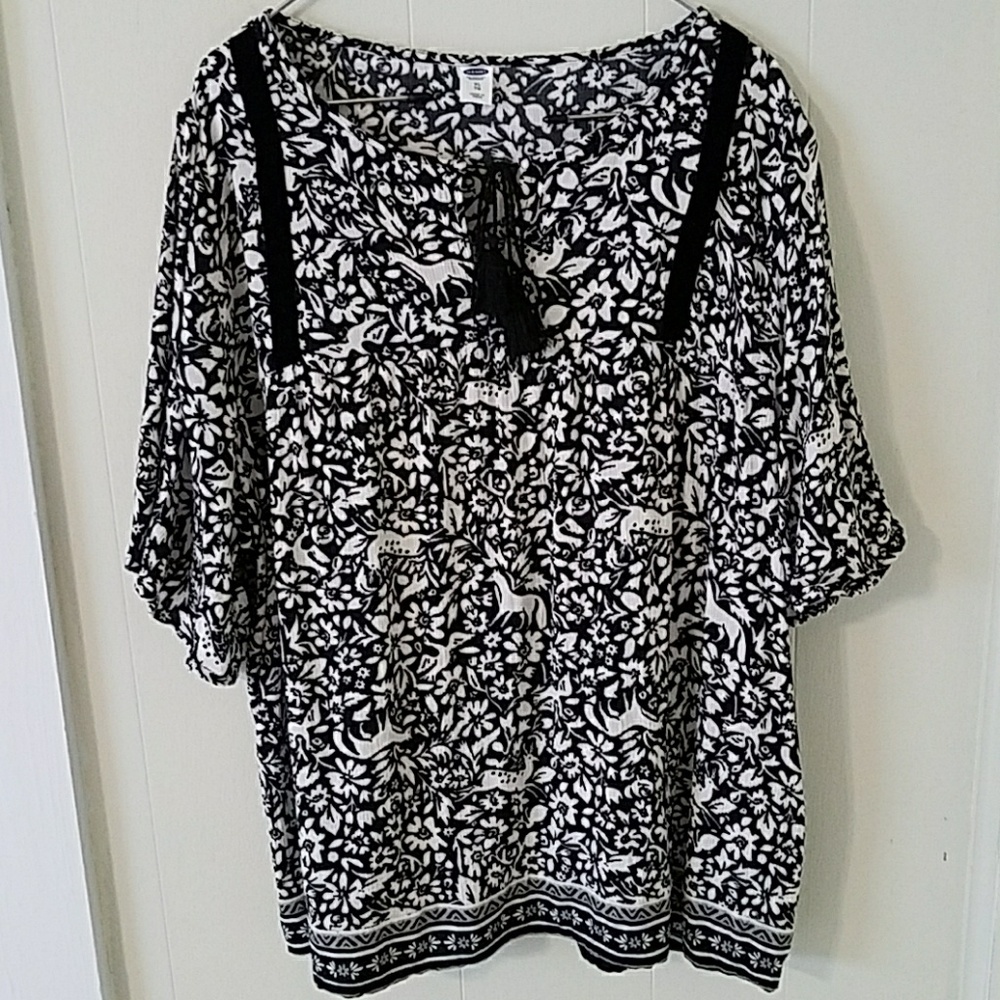 Old Navy Black and White Top
